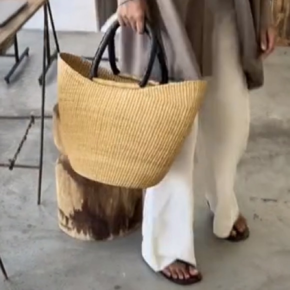 Meet your Posher, Cassie - Picture 1 of 13